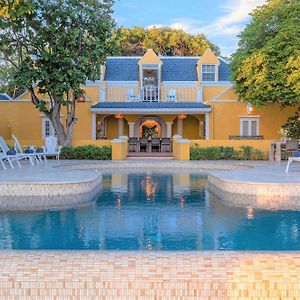 Sirena Bay Estate